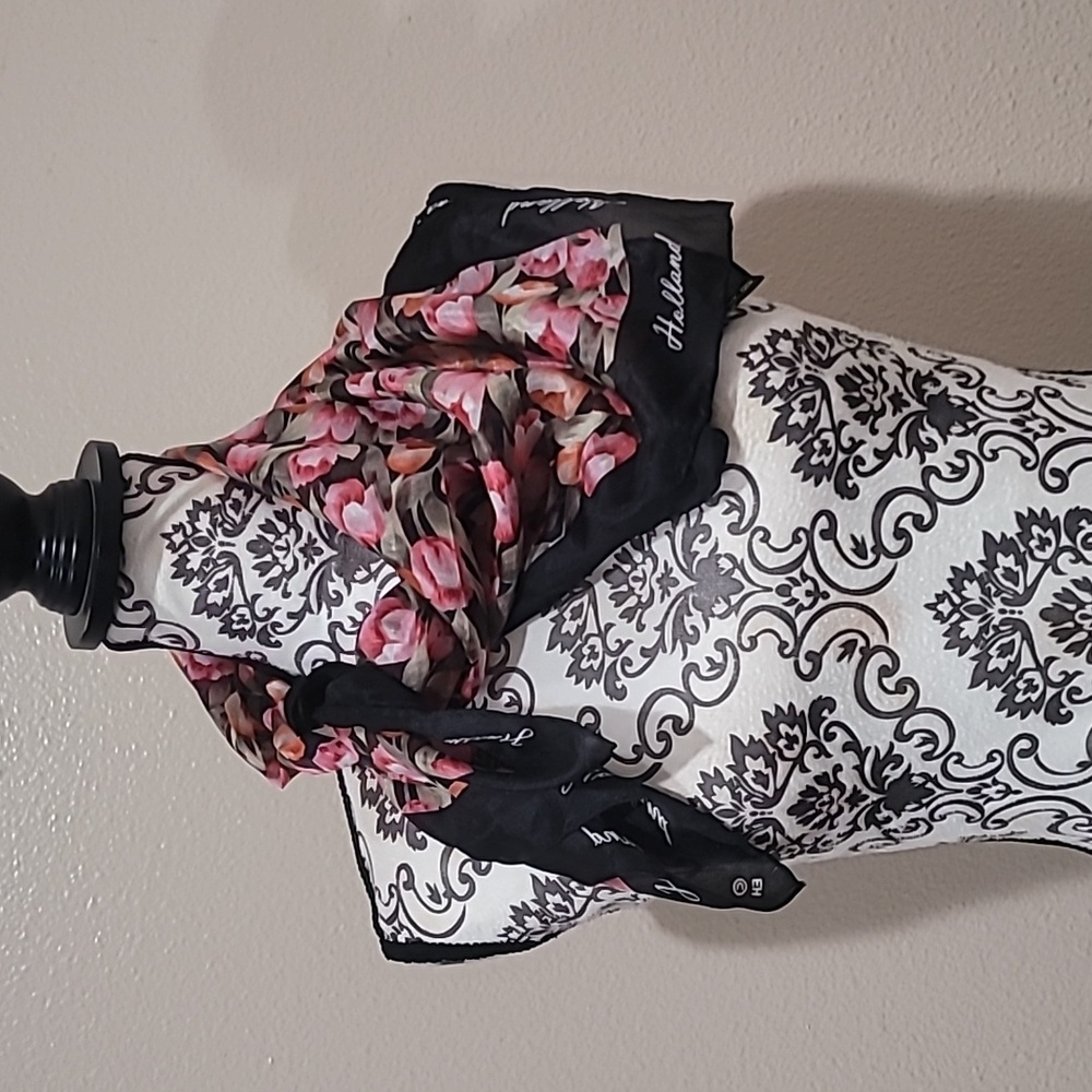 🌷 HOLLAND TULIPS PRINT SQUARE SCARF.